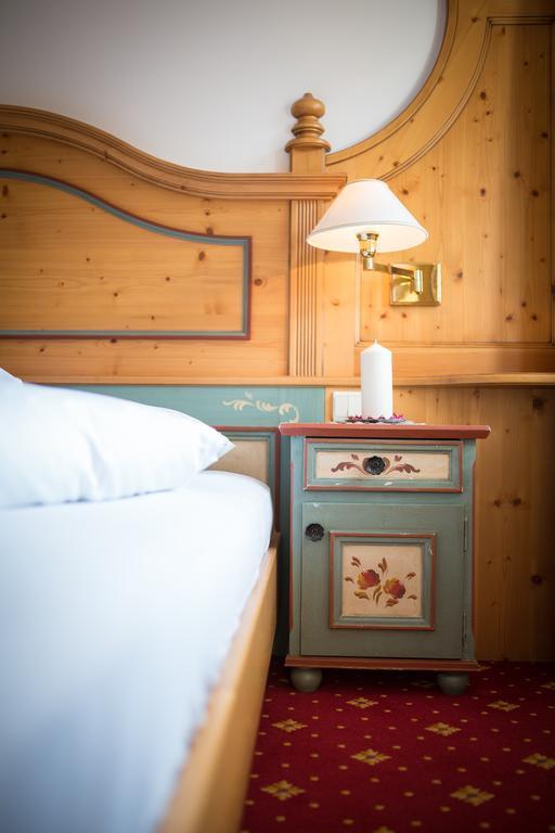Hotel Hubertushof Dobbiaco Zewnętrze zdjęcie